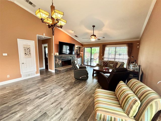 225 California Drive, Glenn Heights, TX 75154