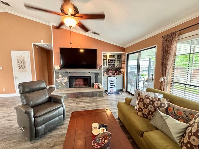225 California Drive, Glenn Heights, TX 75154