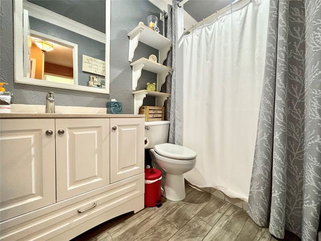 225 California Drive, Glenn Heights, TX 75154