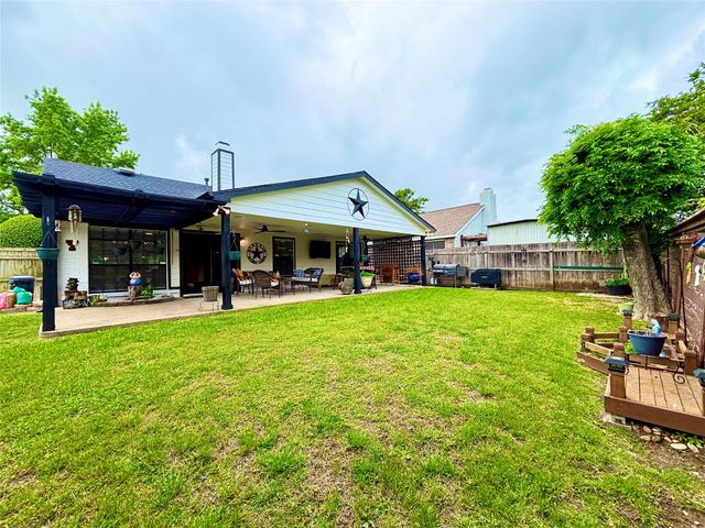 225 California Drive, Glenn Heights, TX 75154