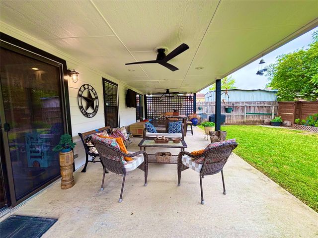 225 California Drive, Glenn Heights, TX 75154
