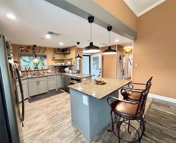 225 California Drive, Glenn Heights, TX 75154