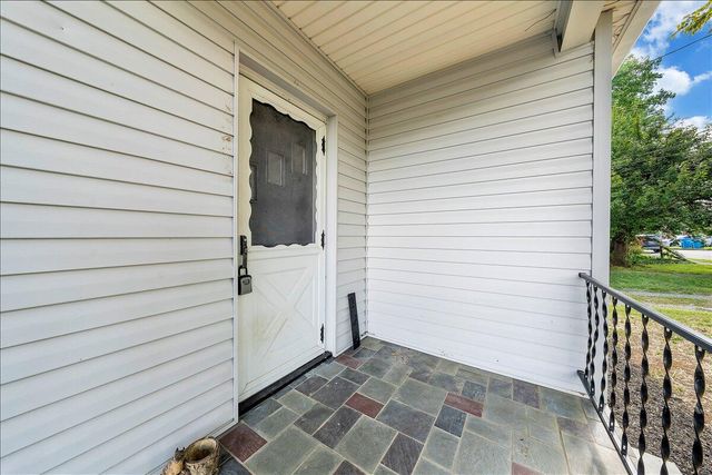 323 Whittaker AVE NE, Roanoke, VA 24012