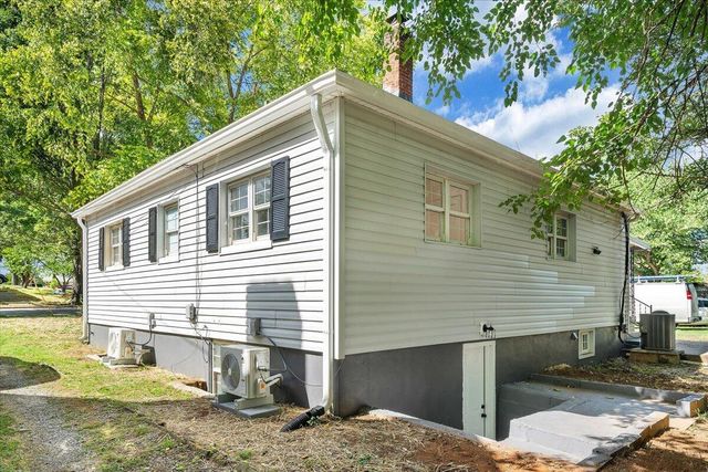 323 Whittaker AVE NE, Roanoke, VA 24012