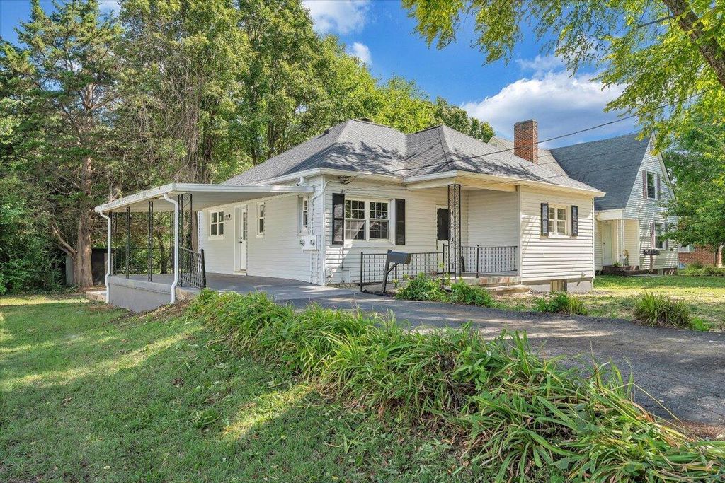 323 Whittaker AVE NE, Roanoke, VA 24012