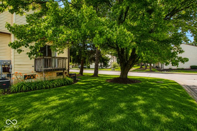 2460 S Burberry Lane, Bloomington, IN 47401