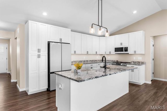 1433 Victoria Square Court, O'fallon, IL 62269