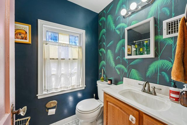 876 18th Avenue SE, Minneapolis, MN 55414