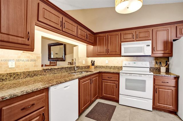 9011 NW 61st St, Tamarac, FL 33321