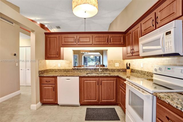 9011 NW 61st St, Tamarac, FL 33321