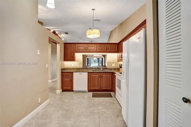 9011 NW 61st St, Tamarac, FL 33321