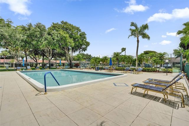 9011 NW 61st St, Tamarac, FL 33321