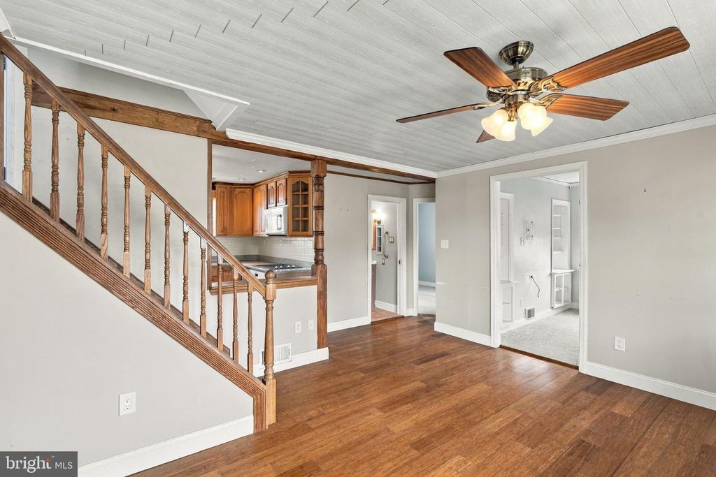 9 PATRICIAN ST, LEVITTOWN, PA 19057 — photo 4