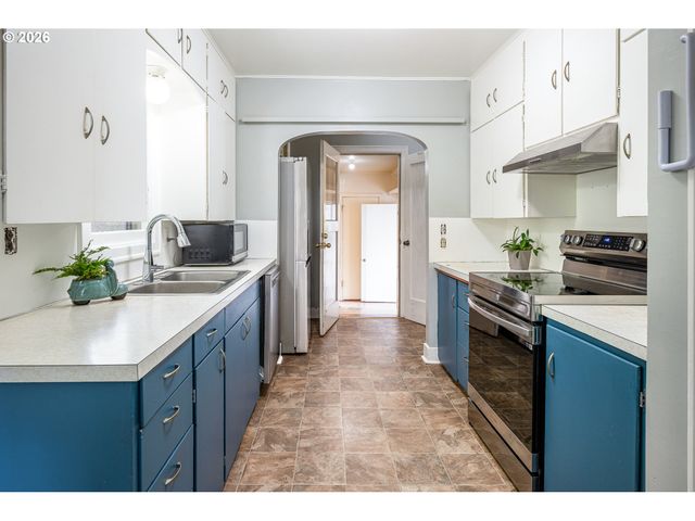 956 KELLY Blvd, Springfield, OR 97477