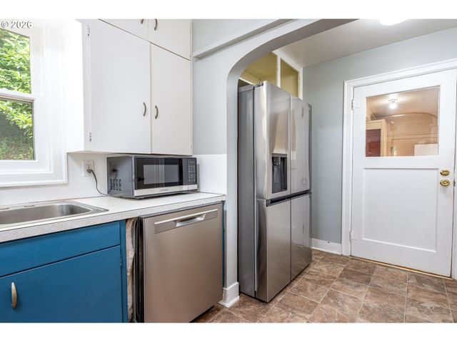 956 KELLY Blvd, Springfield, OR 97477