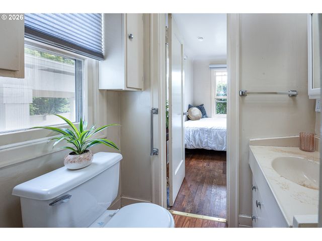 956 KELLY Blvd, Springfield, OR 97477