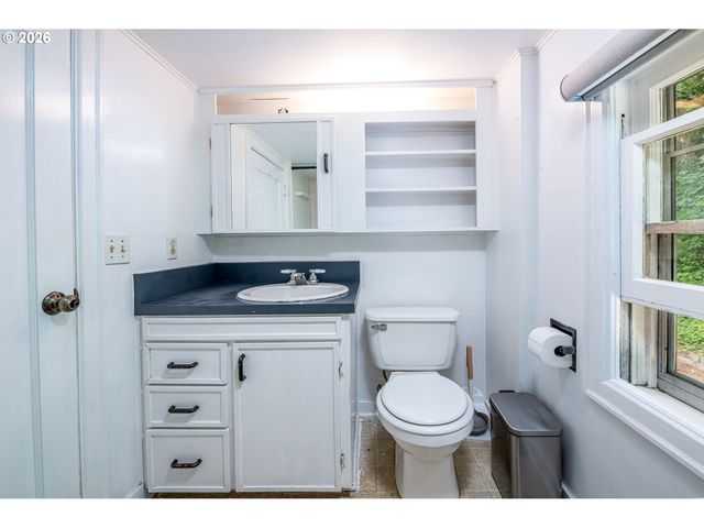 956 KELLY Blvd, Springfield, OR 97477