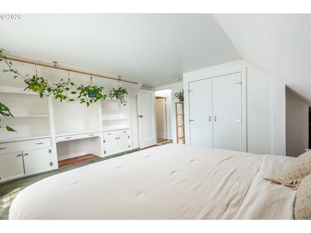 956 KELLY Blvd, Springfield, OR 97477