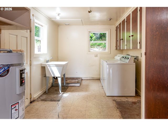 956 KELLY Blvd, Springfield, OR 97477