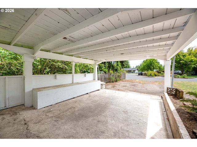 956 KELLY Blvd, Springfield, OR 97477