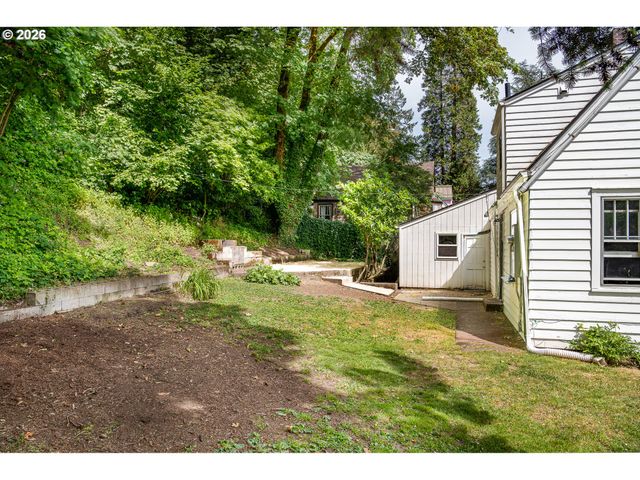 956 KELLY Blvd, Springfield, OR 97477