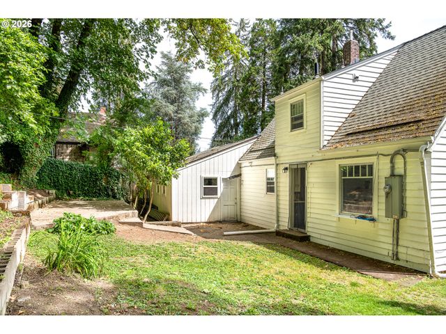 956 KELLY Blvd, Springfield, OR 97477