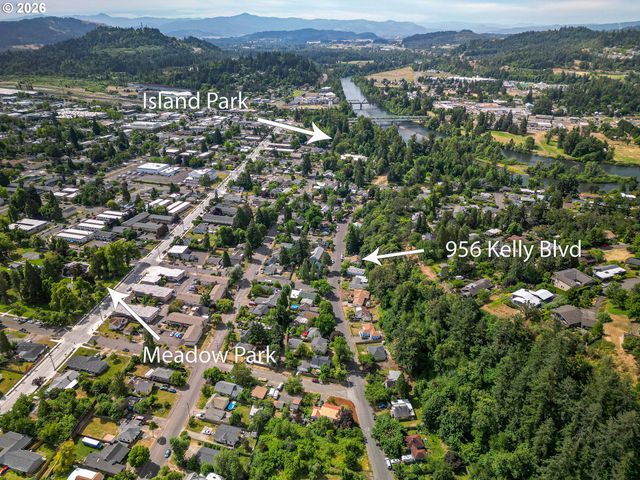 956 KELLY Blvd, Springfield, OR 97477
