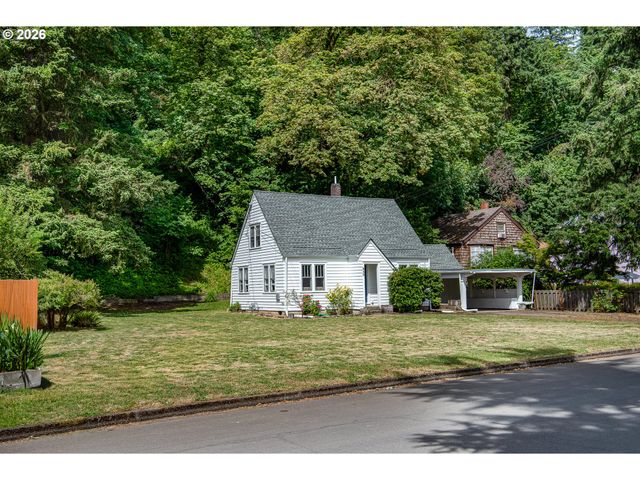 956 KELLY Blvd, Springfield, OR 97477