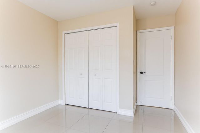 7681 NW 181st Ter, Hialeah, FL 33015