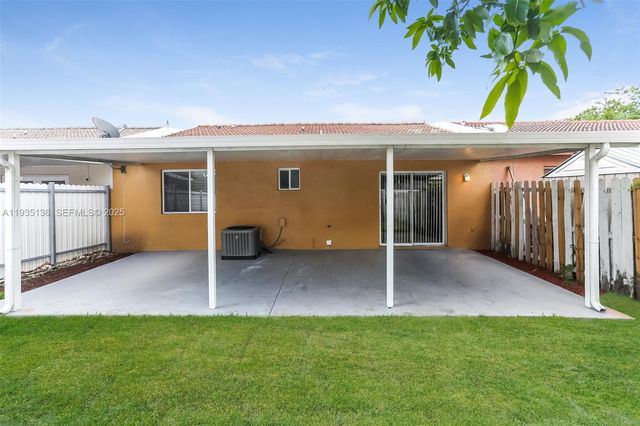 7681 NW 181st Ter, Hialeah, FL 33015