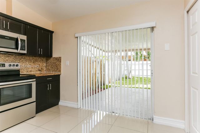 7681 NW 181st Ter, Hialeah, FL 33015