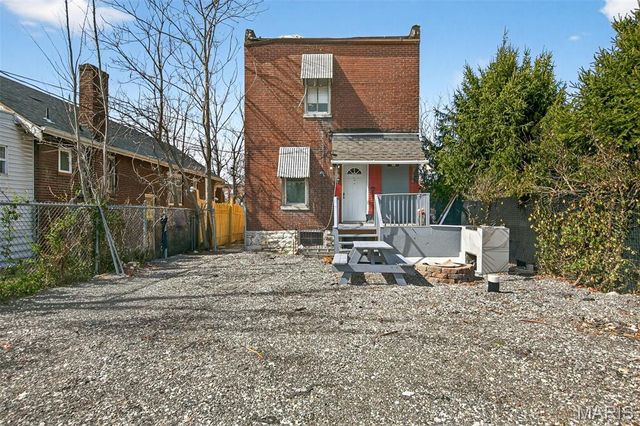 1468 E Warne Avenue, St Louis, MO 63107