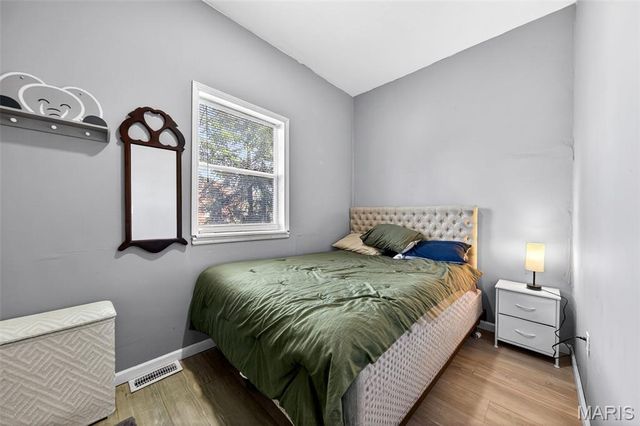 1468 E Warne Avenue, St Louis, MO 63107