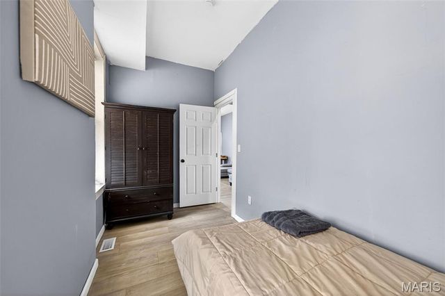 1468 E Warne Avenue, St Louis, MO 63107