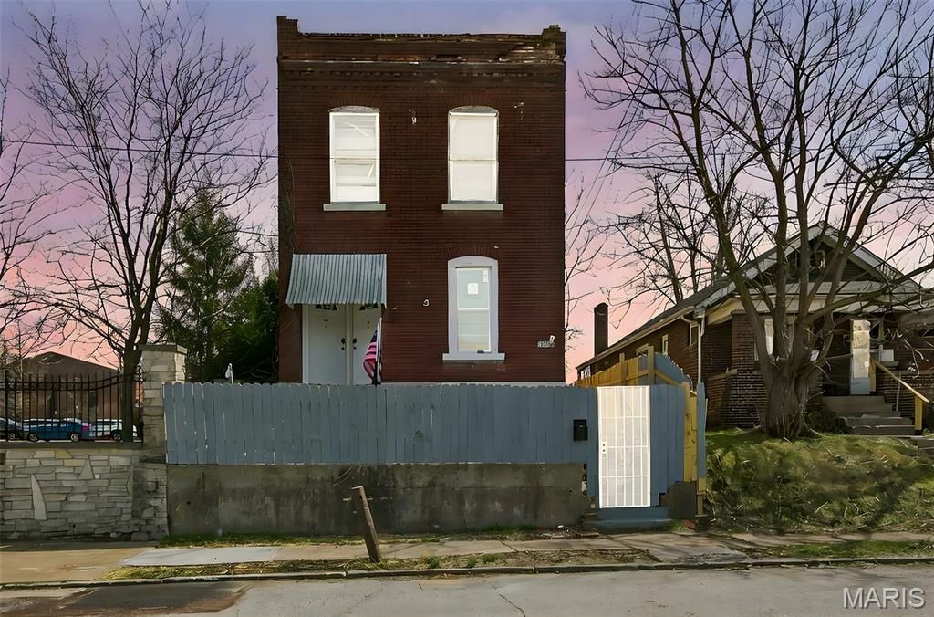 1468 E Warne Avenue, St Louis, MO 63107