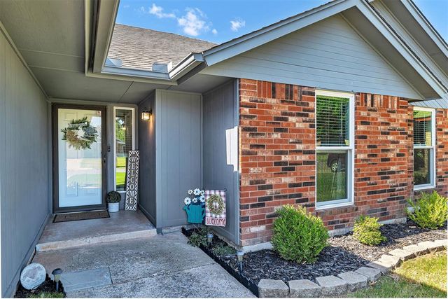 10208 Bradford Way, Yukon, OK 73099