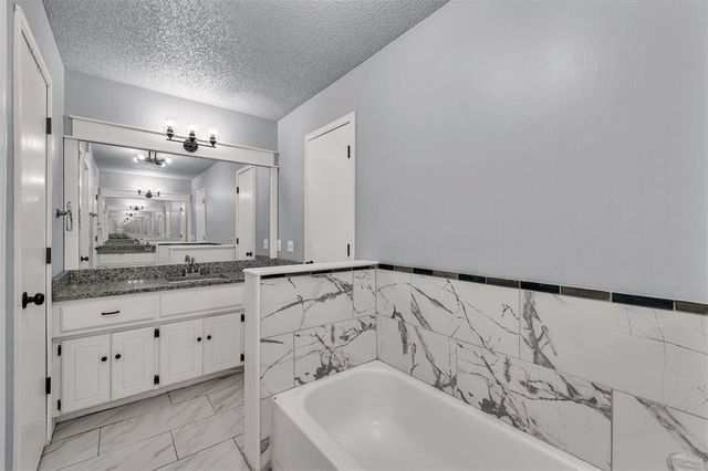 10208 Bradford Way, Yukon, OK 73099