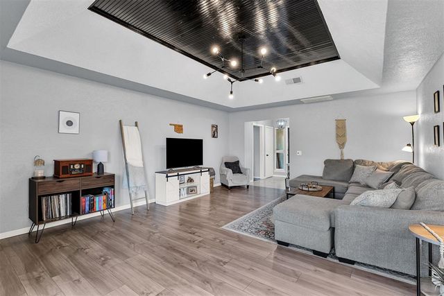 10208 Bradford Way, Yukon, OK 73099
