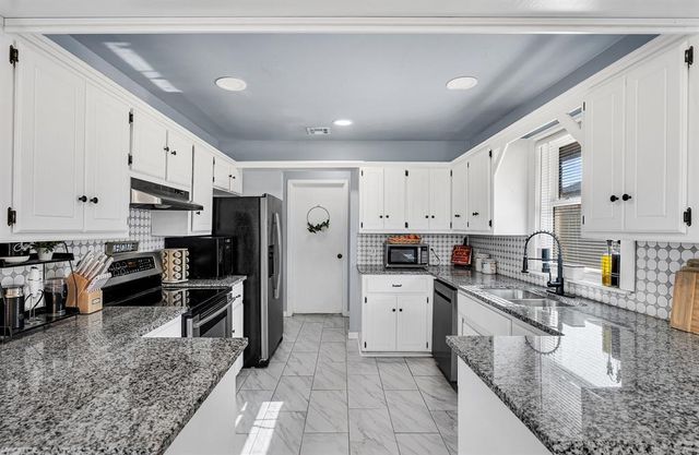 10208 Bradford Way, Yukon, OK 73099