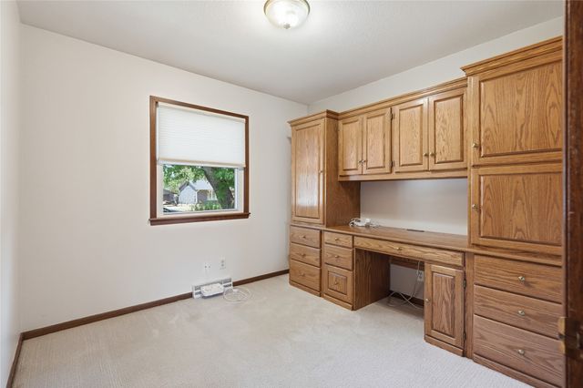 6671 NW 4th Court, Des Moines, IA 50313