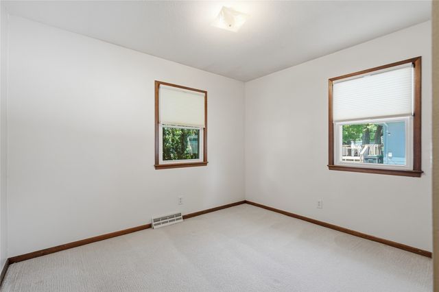 6671 NW 4th Court, Des Moines, IA 50313
