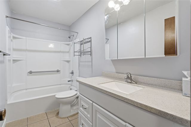 6671 NW 4th Court, Des Moines, IA 50313