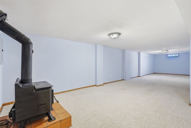 6671 NW 4th Court, Des Moines, IA 50313