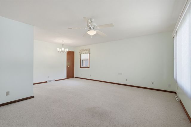 6671 NW 4th Court, Des Moines, IA 50313