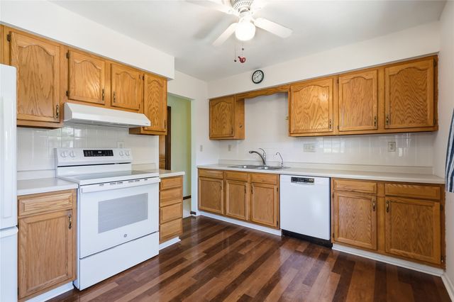 6671 NW 4th Court, Des Moines, IA 50313