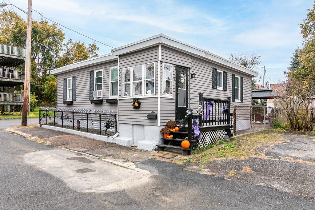 9 Baker Street, Johnston, RI 02919