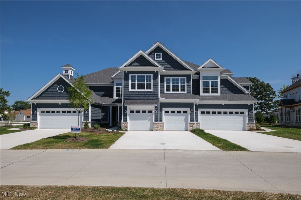 510 Port Side Drive, Avon Lake, OH 44012