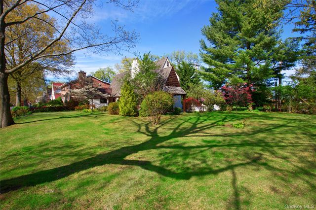 3 Brompton Road, Garden City, NY 11530
