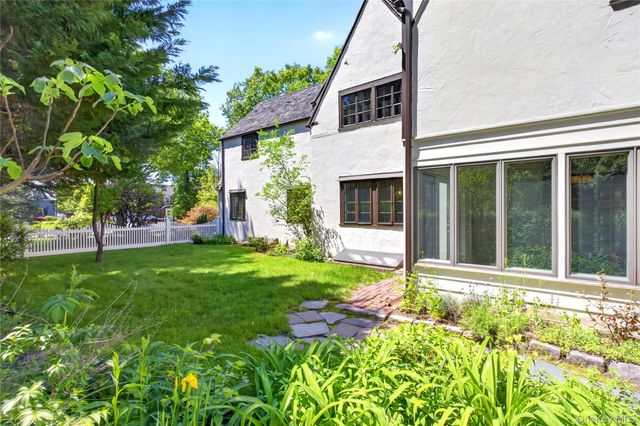 3 Brompton Road, Garden City, NY 11530