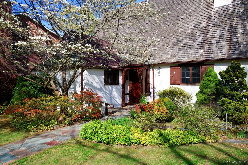 3 Brompton Road, Garden City, NY 11530